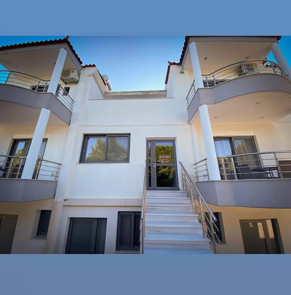 Sun Day Apartments & Rooms  Artemida
