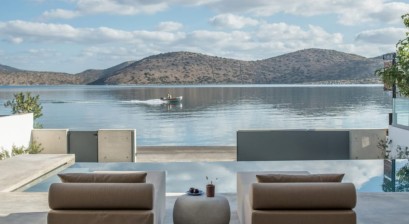 Villa Mimaze | Ο ορισμός του Minimalist Living στην ακτή της Ελούντας